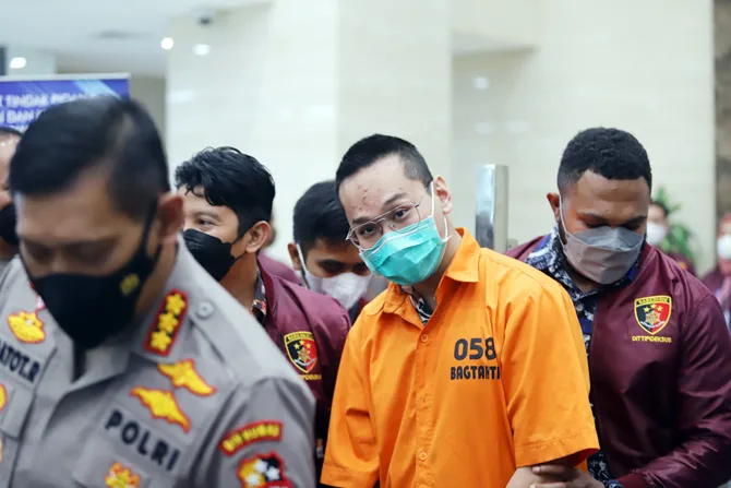 Bebas Bersyarat Indra Kenz Dicabut, Kini Kembali Masuk Lapas Tangerang