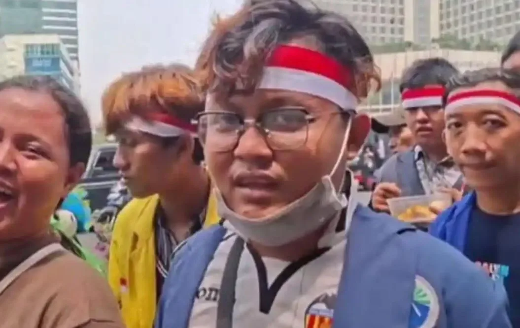 Viral Pria Pakai Almamater Undira, Ternyata Bukan Mahasiswa